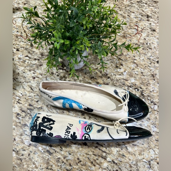 CHANEL VTG Graffiti Cap-Toe Interlocking CC Logo Ballet Flats 40 - Picture 2 of 13